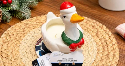 This Viral Goose Christmas Candle